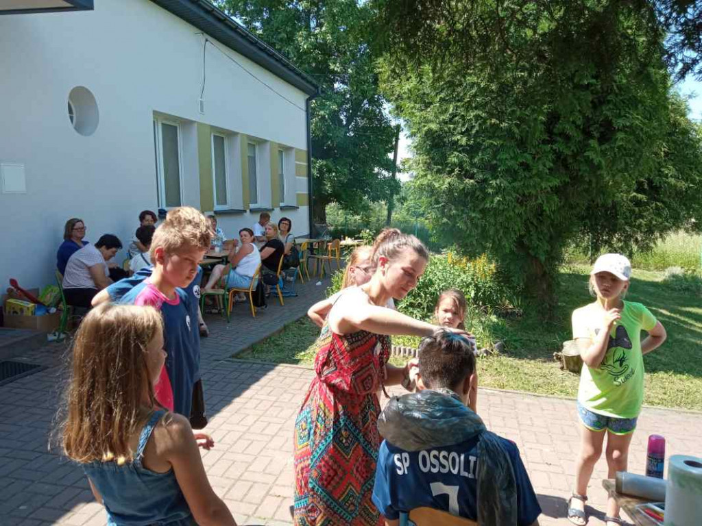 Szkoła w Ossolinie zorganizowała piknik charytatywny. Zbierano fundusze na leczenie Bartusia Przychodzkiego [zdjęcia]
