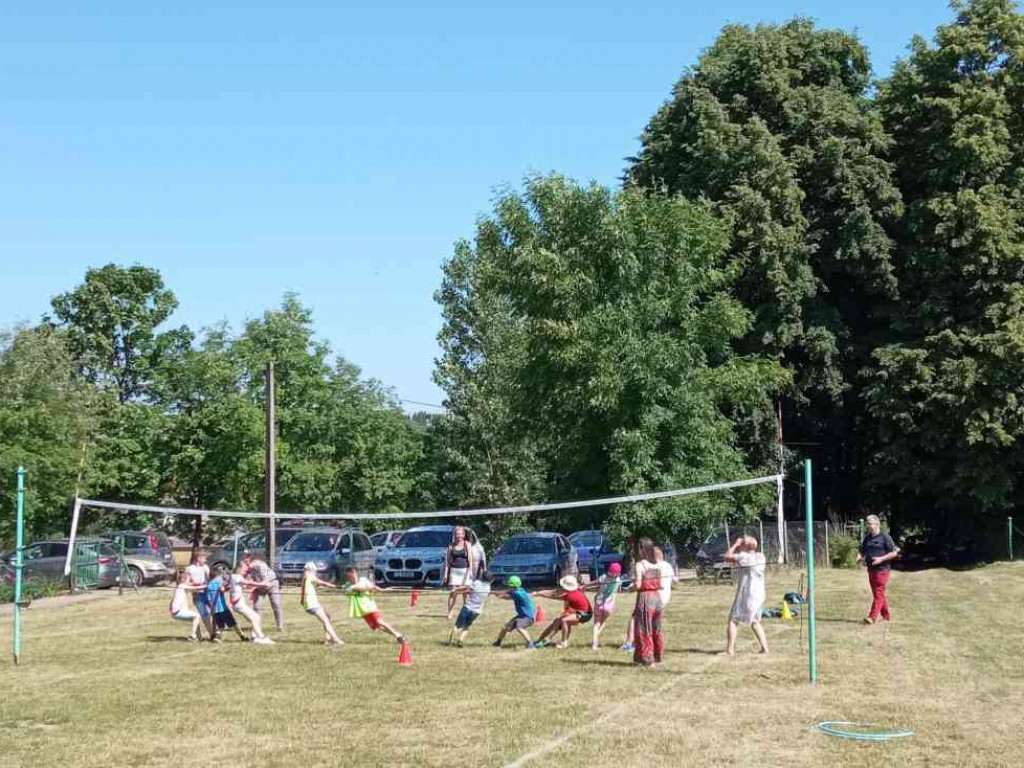 Szkoła w Ossolinie zorganizowała piknik charytatywny. Zbierano fundusze na leczenie Bartusia Przychodzkiego [zdjęcia]
