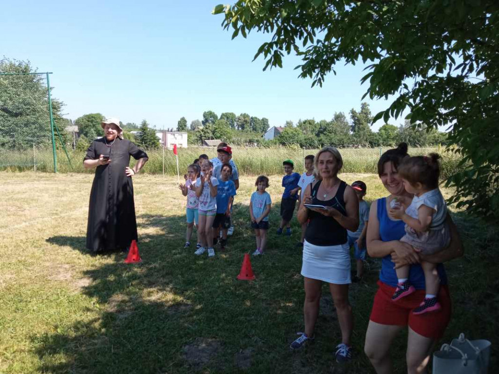 Szkoła w Ossolinie zorganizowała piknik charytatywny. Zbierano fundusze na leczenie Bartusia Przychodzkiego [zdjęcia]