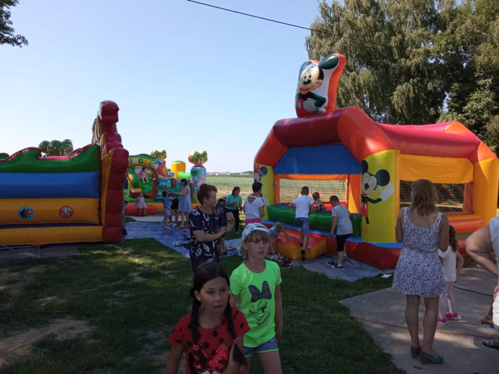 Szkoła w Ossolinie zorganizowała piknik charytatywny. Zbierano fundusze na leczenie Bartusia Przychodzkiego [zdjęcia]
