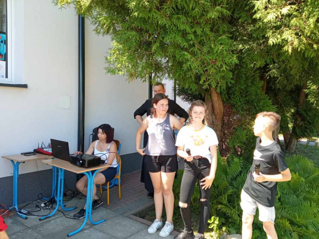 Szkoła w Ossolinie zorganizowała piknik charytatywny. Zbierano fundusze na leczenie Bartusia Przychodzkiego [zdjęcia]