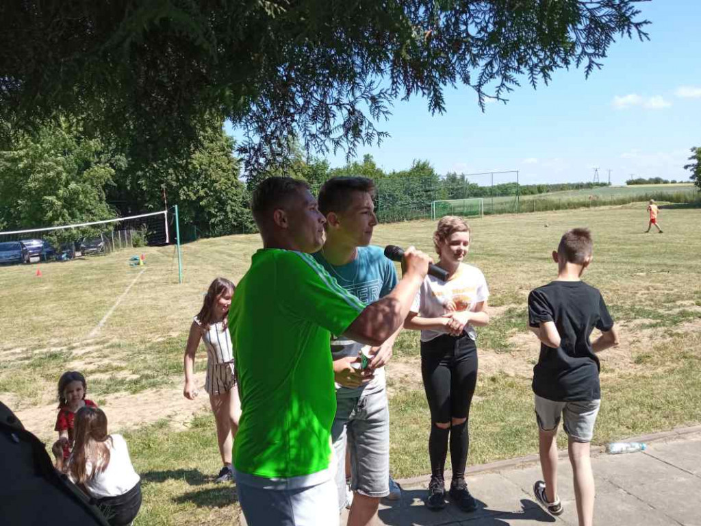 Szkoła w Ossolinie zorganizowała piknik charytatywny. Zbierano fundusze na leczenie Bartusia Przychodzkiego [zdjęcia]