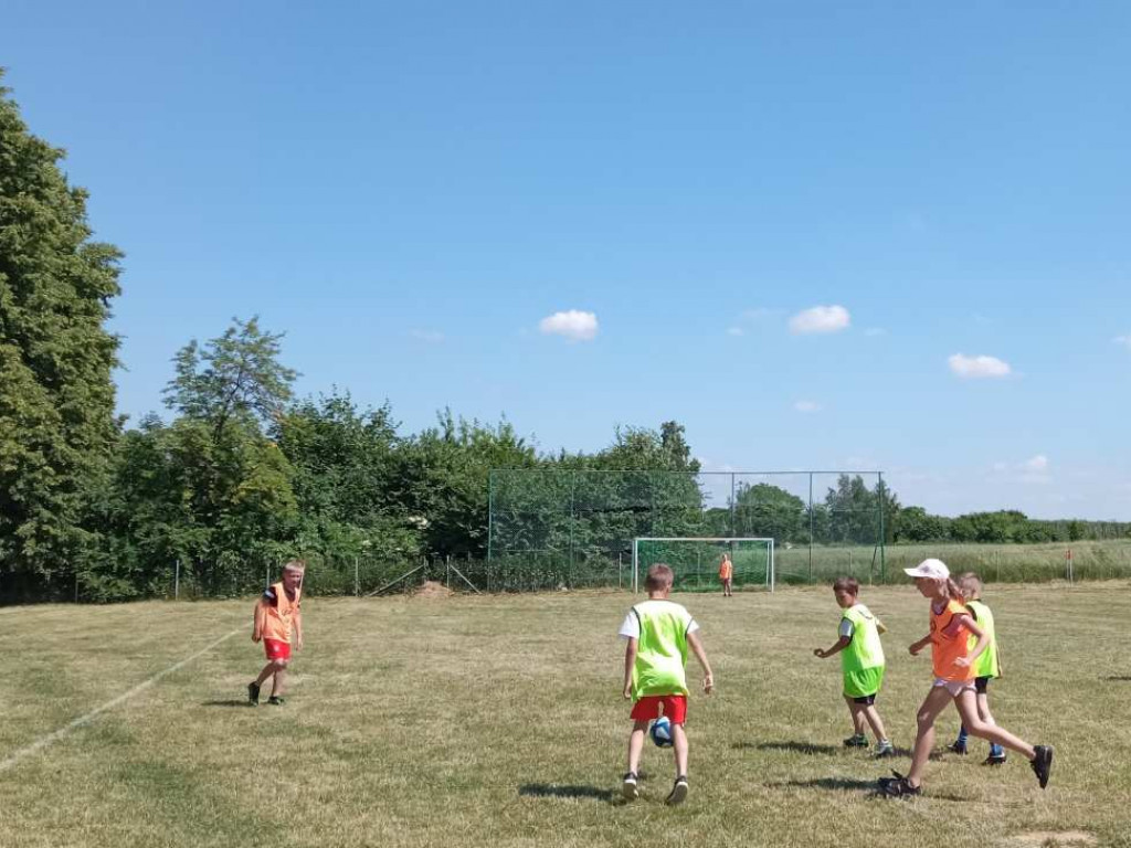 Szkoła w Ossolinie zorganizowała piknik charytatywny. Zbierano fundusze na leczenie Bartusia Przychodzkiego [zdjęcia]
