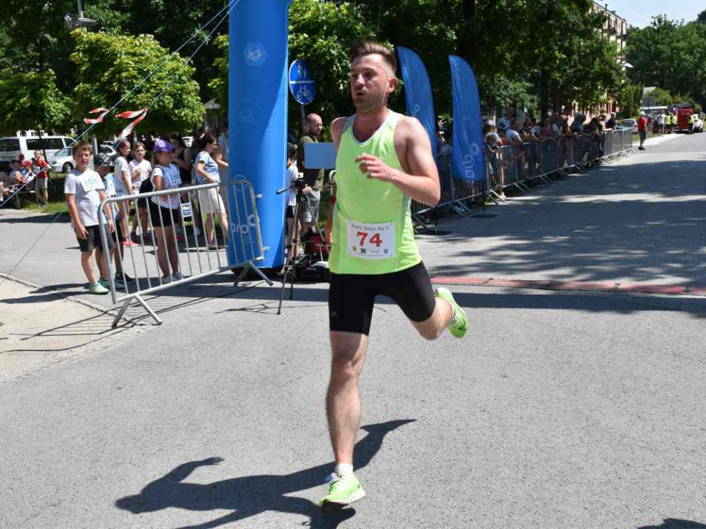 W Nowej Dębie biegali z okazji 30-lecia ARP [zdjęcia]