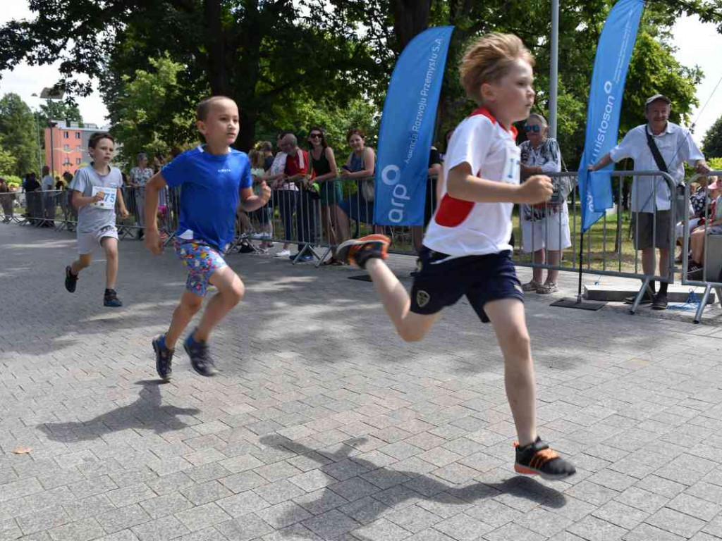 W Nowej Dębie biegali z okazji 30-lecia ARP [zdjęcia]