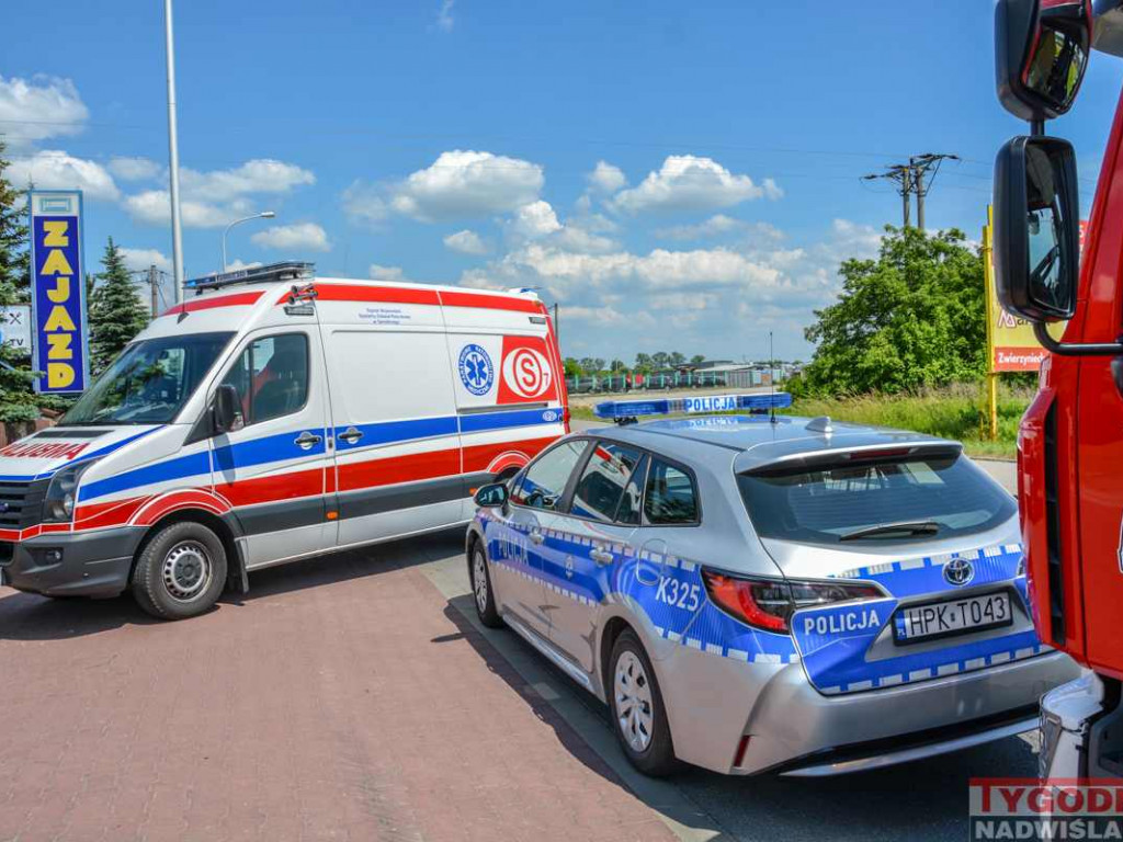 Zderzenie dwóch aut na al. Warszawskiej w Tarnobrzegu [zdjęcia]