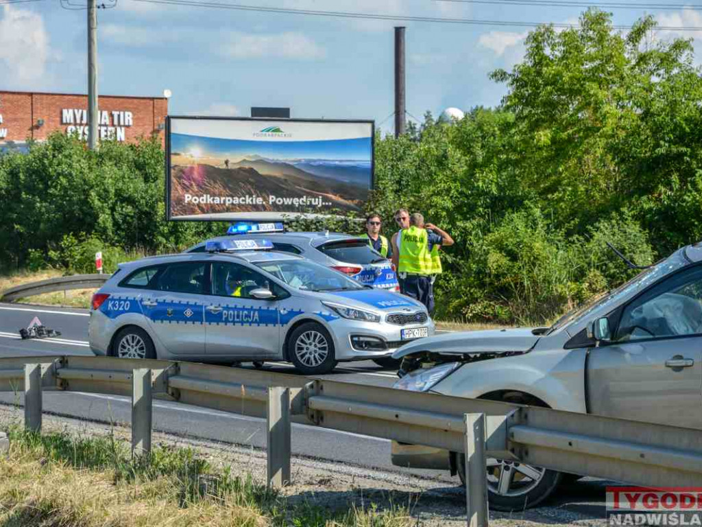 Zderzenie trzech samochodów w Nagnajowie. Droga krajowa nr 9 zablokowana [zdjęcia]