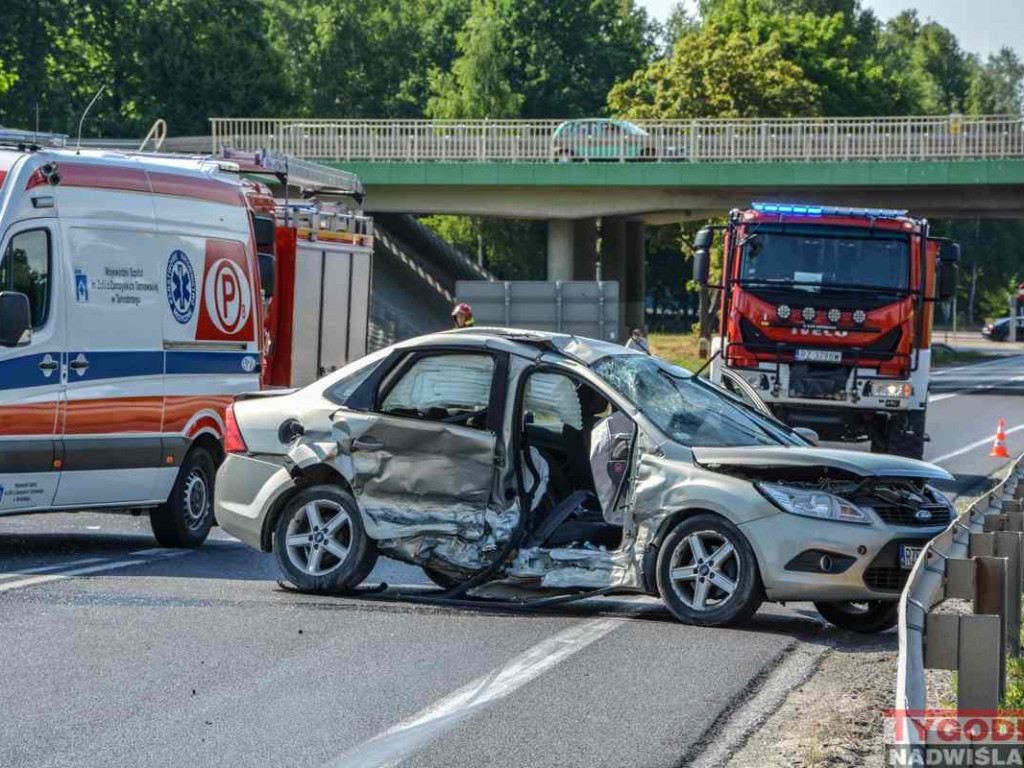 Zderzenie trzech samochodów w Nagnajowie. Droga krajowa nr 9 zablokowana [zdjęcia]