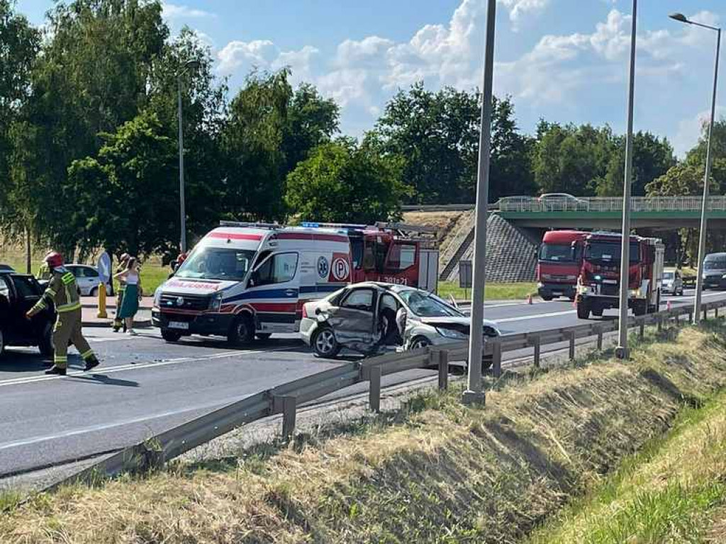 Zderzenie trzech samochodów w Nagnajowie. Droga krajowa nr 9 zablokowana [zdjęcia]