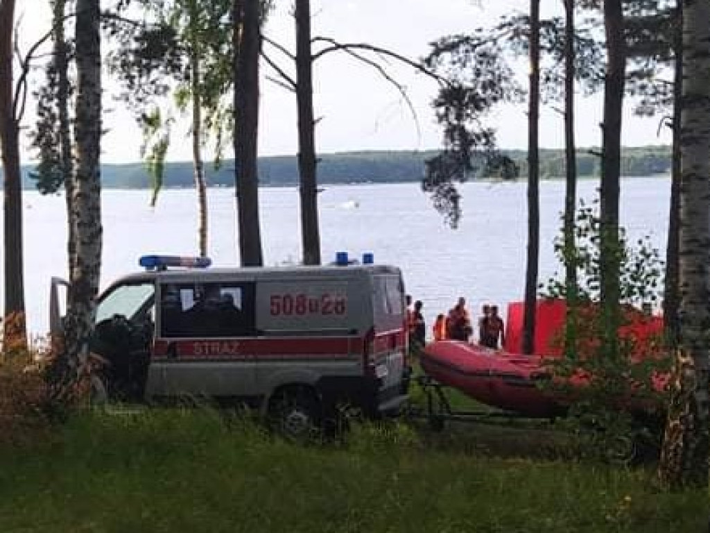 Dramat nad Chańczą. 21-latek wyskoczył z roweru wodnego i nie wypłynął na powierzchnię [zdjęcia]