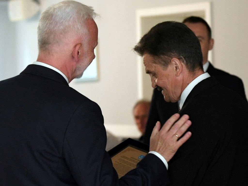 Podczas uroczystości 40-lecia Klubu Biegacza 