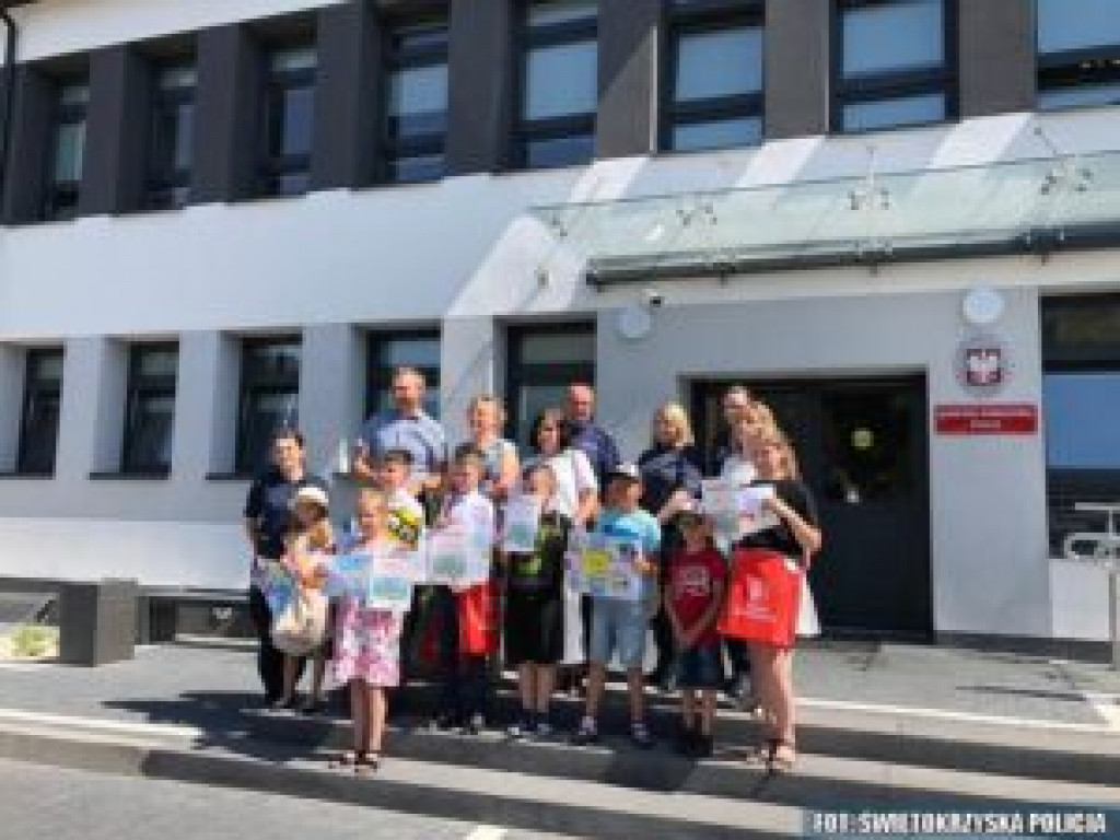 Sandomierz.  Najmłodsi nagrodzeni przez policjantów
