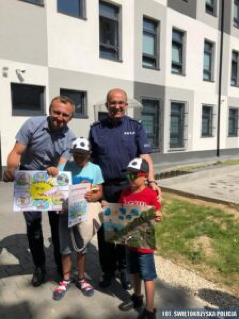 Sandomierz.  Najmłodsi nagrodzeni przez policjantów