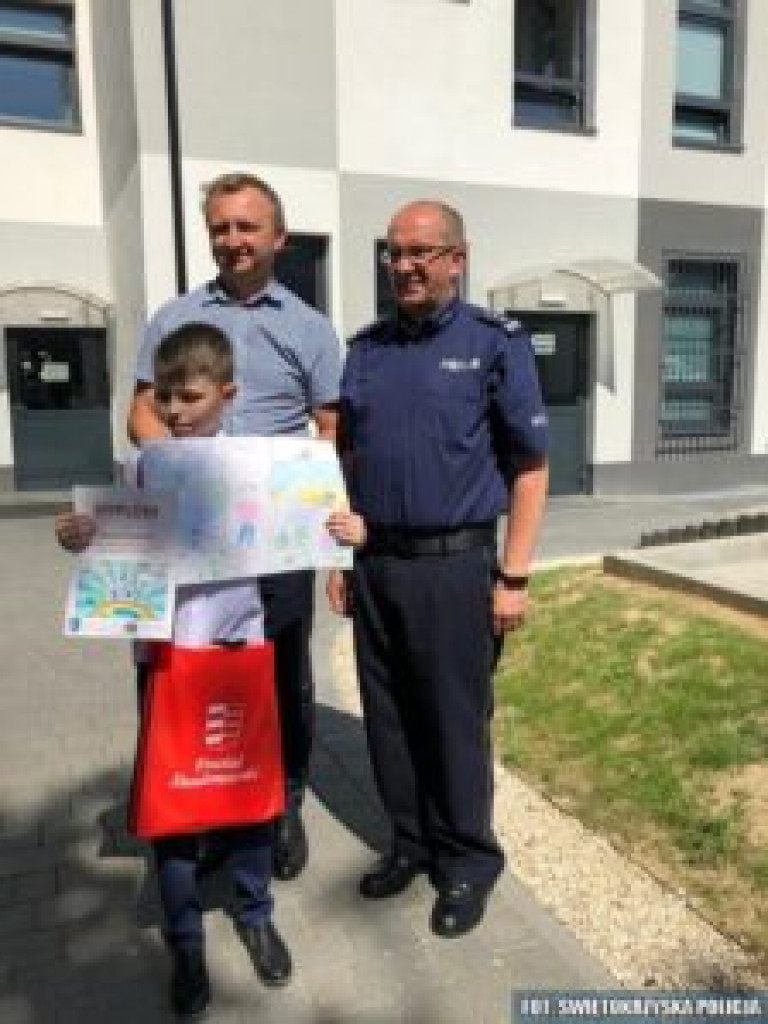 Sandomierz.  Najmłodsi nagrodzeni przez policjantów