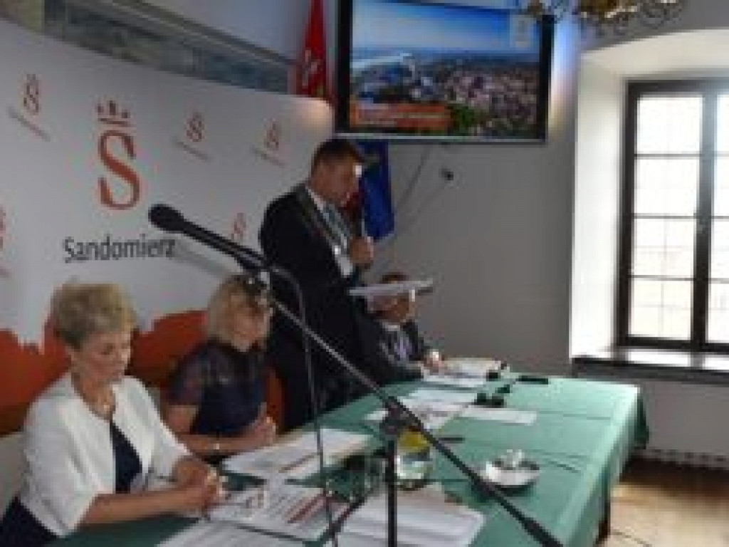 Sandomierz. Burmistrz z absolutorium. Wynik głosowania zapowiedzią zmian w radzie?