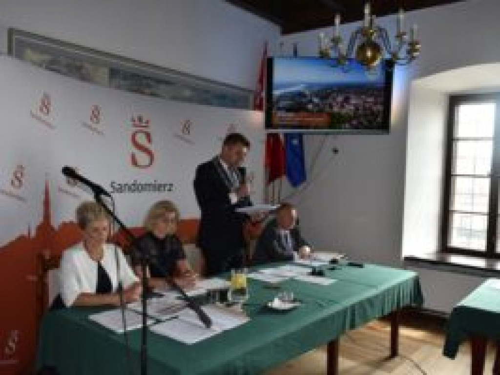 Sandomierz. Burmistrz z absolutorium. Wynik głosowania zapowiedzią zmian w radzie?