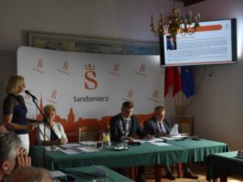 Sandomierz. Burmistrz z absolutorium. Wynik głosowania zapowiedzią zmian w radzie?