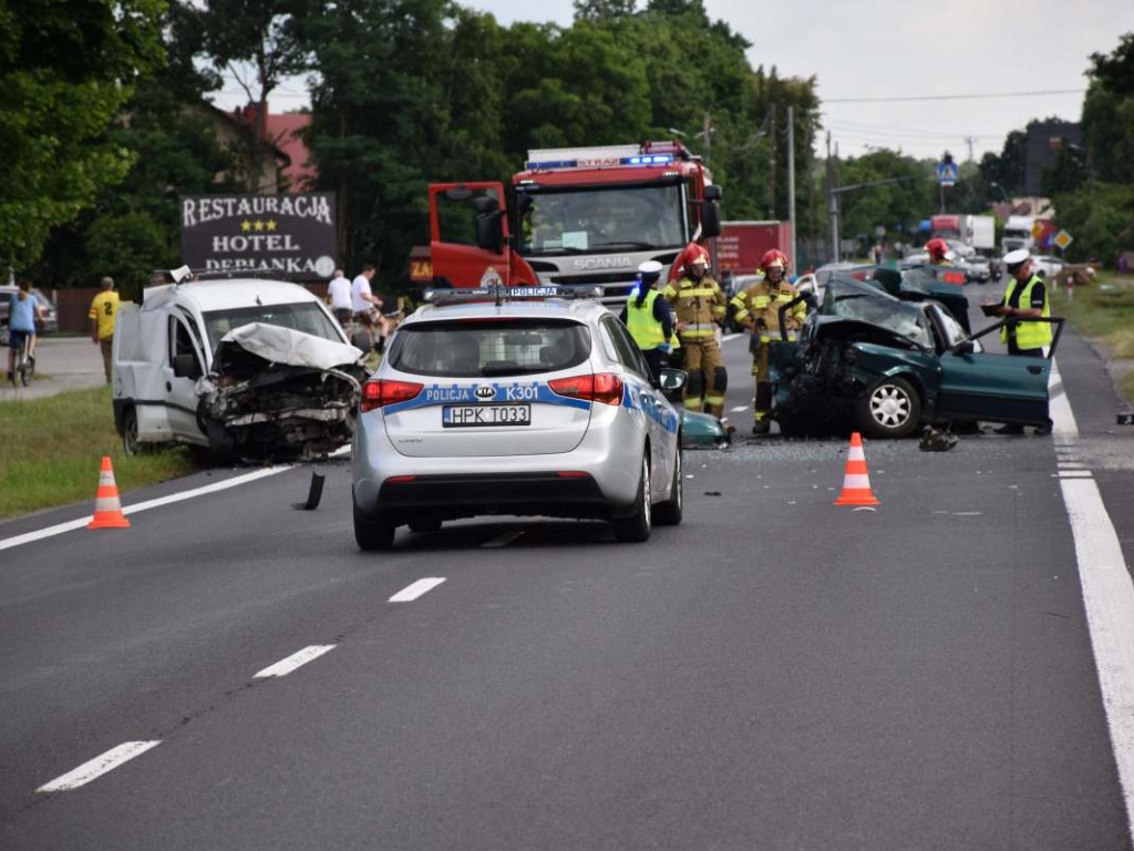 Poważny wypadek w Nowej Dębie. Ogromny korek na krajowej 