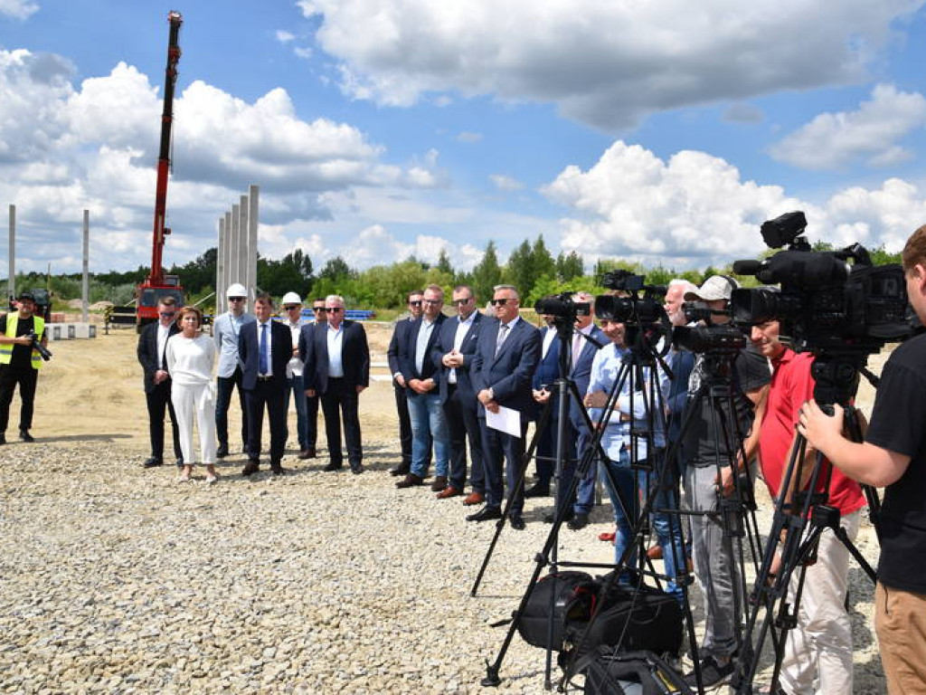 W Tarnobrzegu powstanie nowa fabryka. Wmurowano kamień węgielny pod budowę hali [zdjęcia]