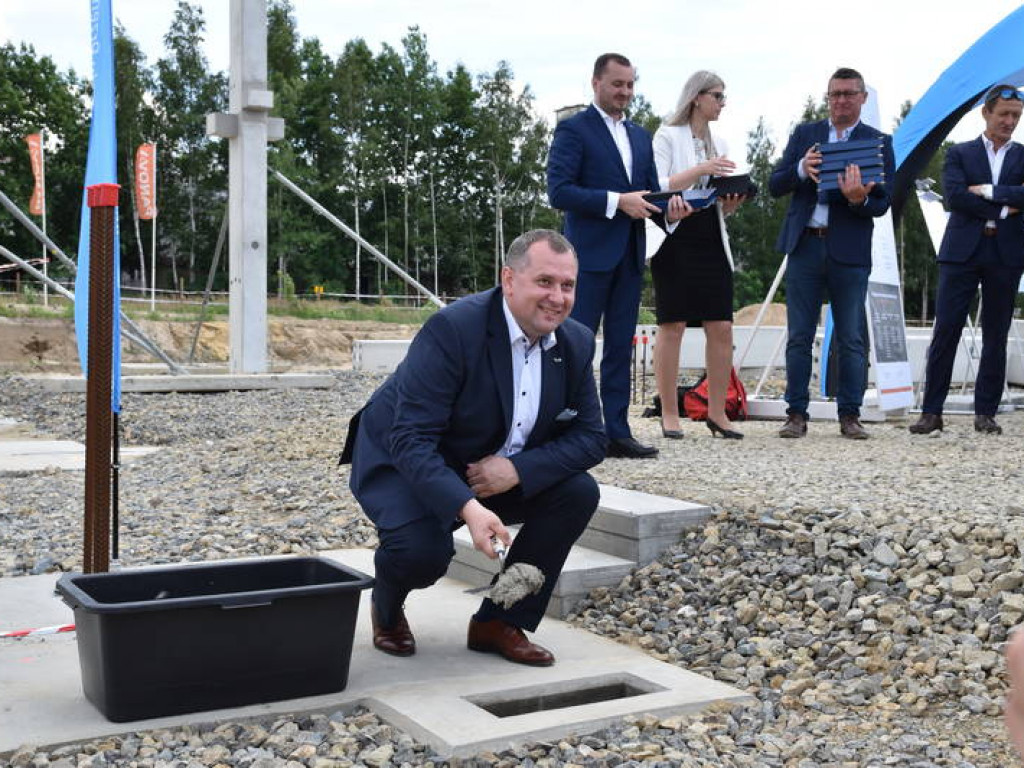 W Tarnobrzegu powstanie nowa fabryka. Wmurowano kamień węgielny pod budowę hali [zdjęcia]