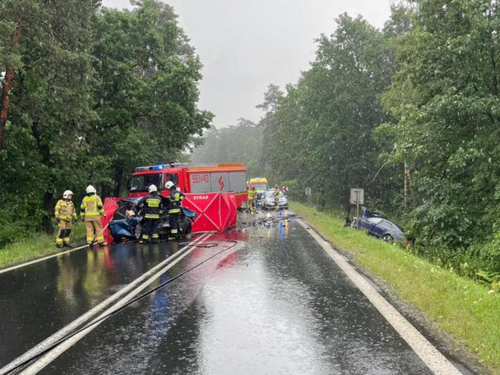 Tragiczny wypadek na trasie Stalowa Wola-Tarnobrzeg. Dwie osoby nie żyją