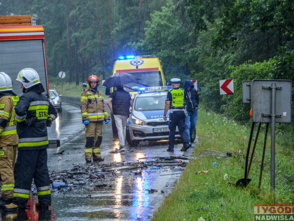 Tragiczny wypadek na trasie Stalowa Wola-Tarnobrzeg. Dwie osoby nie żyją