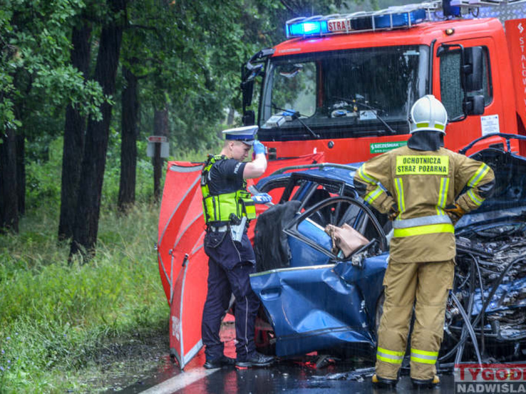 Tragiczny wypadek na trasie Stalowa Wola-Tarnobrzeg. Dwie osoby nie żyją