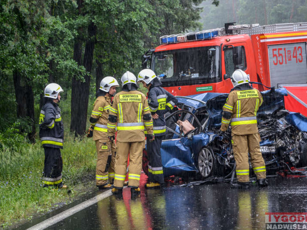 Tragiczny wypadek na trasie Stalowa Wola-Tarnobrzeg. Dwie osoby nie żyją