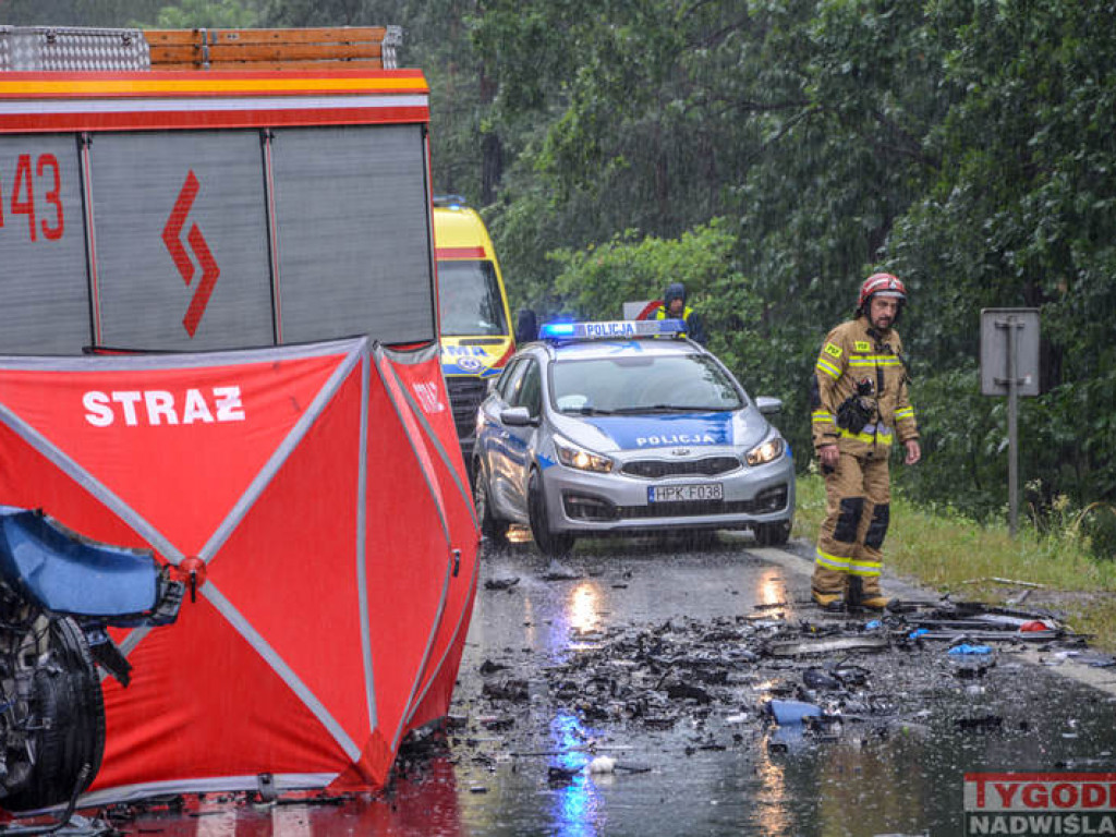 Tragiczny wypadek na trasie Stalowa Wola-Tarnobrzeg. Dwie osoby nie żyją