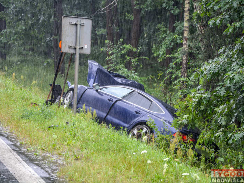 Tragiczny wypadek na trasie Stalowa Wola-Tarnobrzeg. Dwie osoby nie żyją