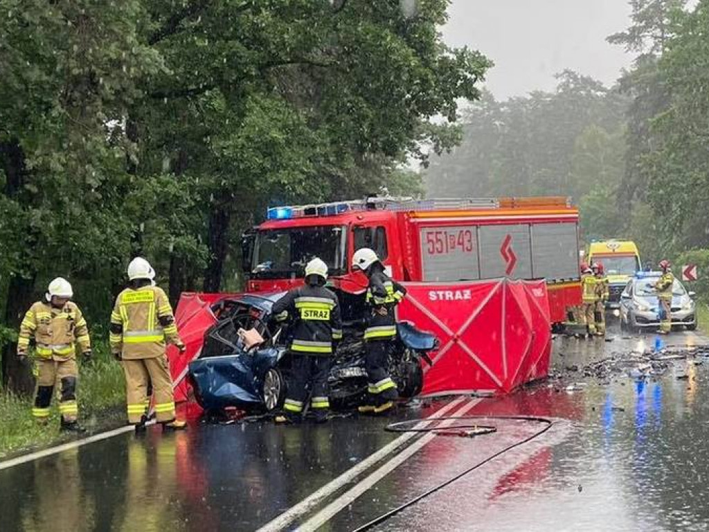 Tragiczny wypadek na trasie Stalowa Wola-Tarnobrzeg. Dwie osoby nie żyją