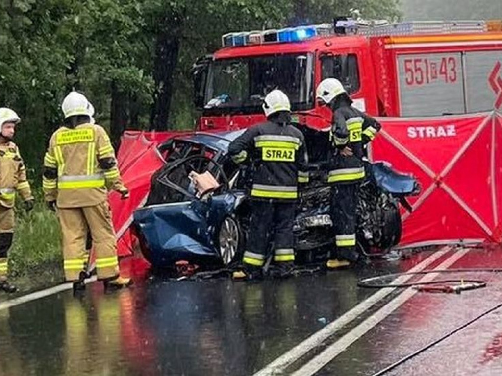 Tragiczny wypadek na trasie Stalowa Wola-Tarnobrzeg. Dwie osoby nie żyją