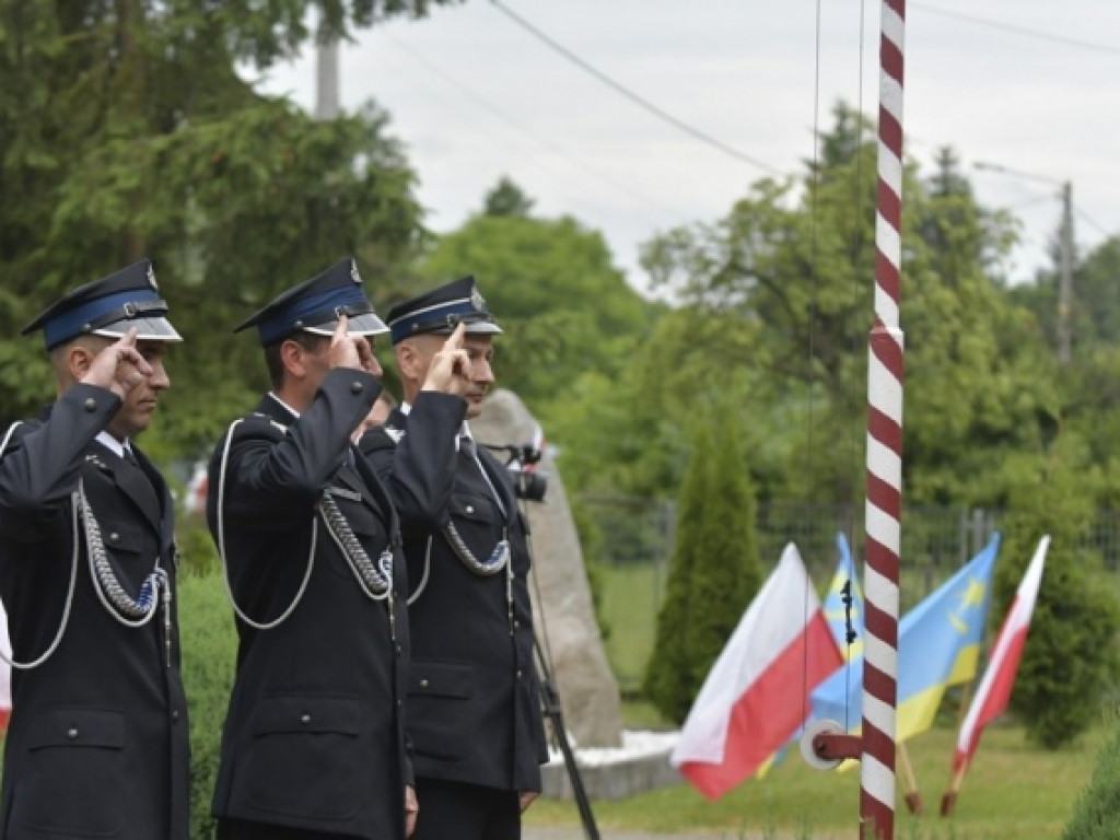 Odsłonili obelisk upamiętniający mieszkańców służących w czasach wojny Ocicom [zdjęcia]