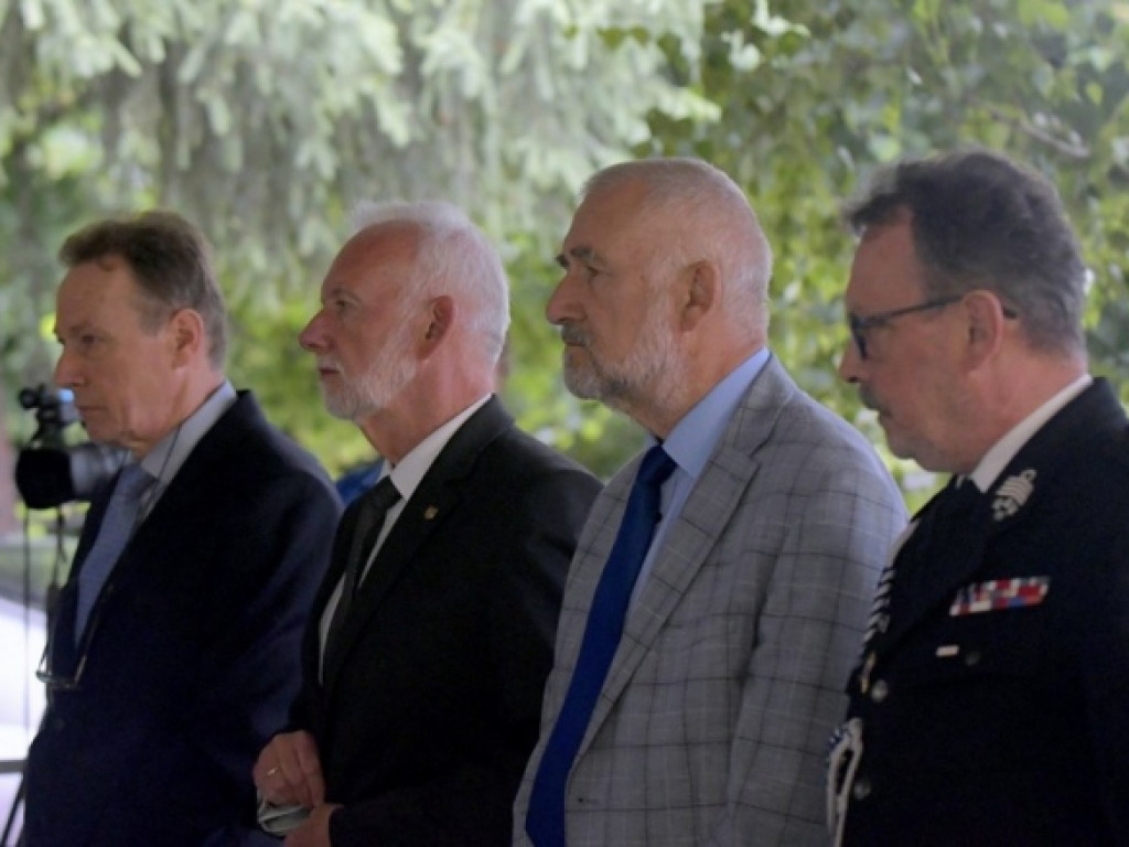Odsłonili obelisk upamiętniający mieszkańców służących w czasach wojny Ocicom [zdjęcia]