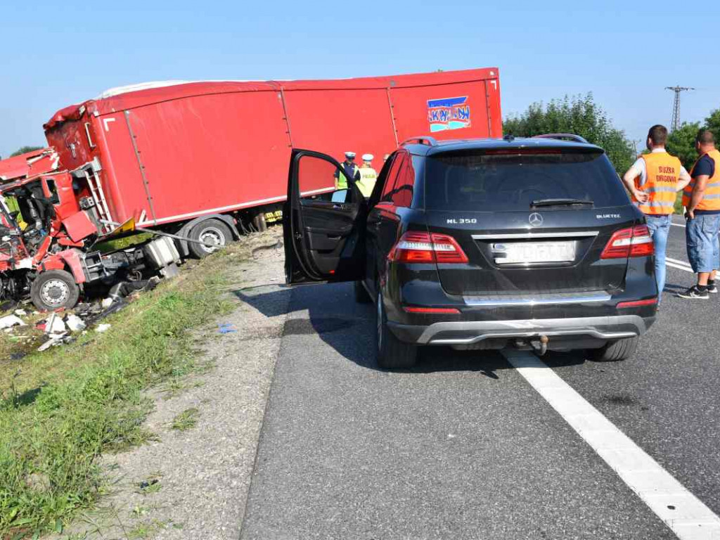 Zderzenie ciężarówek w Łążku w gminie Łoniów. Spore utrudnienia na drodze krajowej nr 9 [zdjęcia]