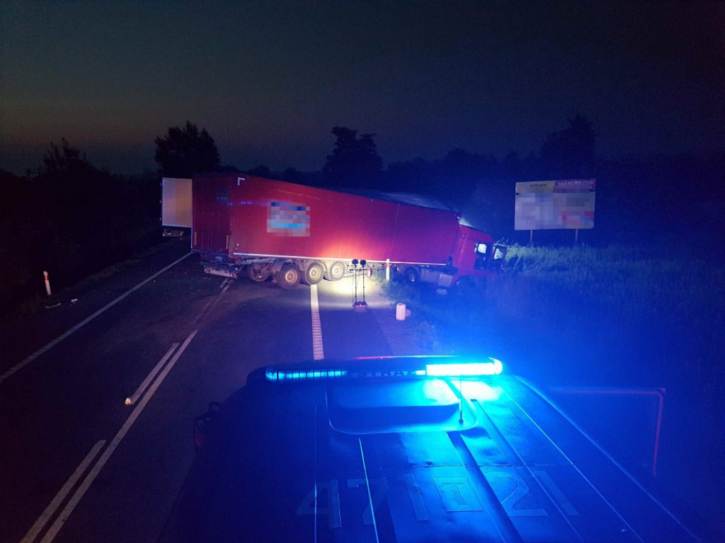 Wypadek w Łążku. Kierowca jednej z ciężarówek miał ponad 2 promile alkoholu! [Aktualizacja][zdjęcia]