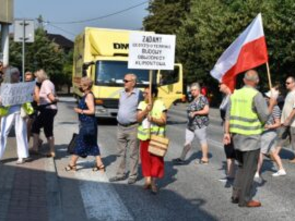 Protest w Klimontowie. Mieszkańcy żądają obwodnicy [wideo], [zdjęcia]
