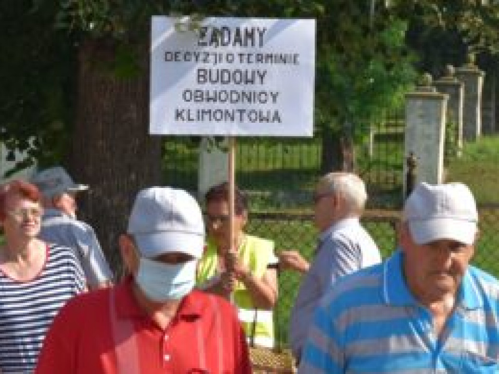 Protest w Klimontowie. Mieszkańcy żądają obwodnicy [wideo], [zdjęcia]