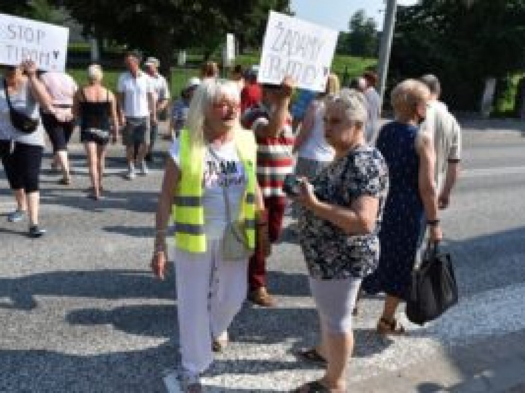Protest w Klimontowie. Mieszkańcy żądają obwodnicy [wideo], [zdjęcia]