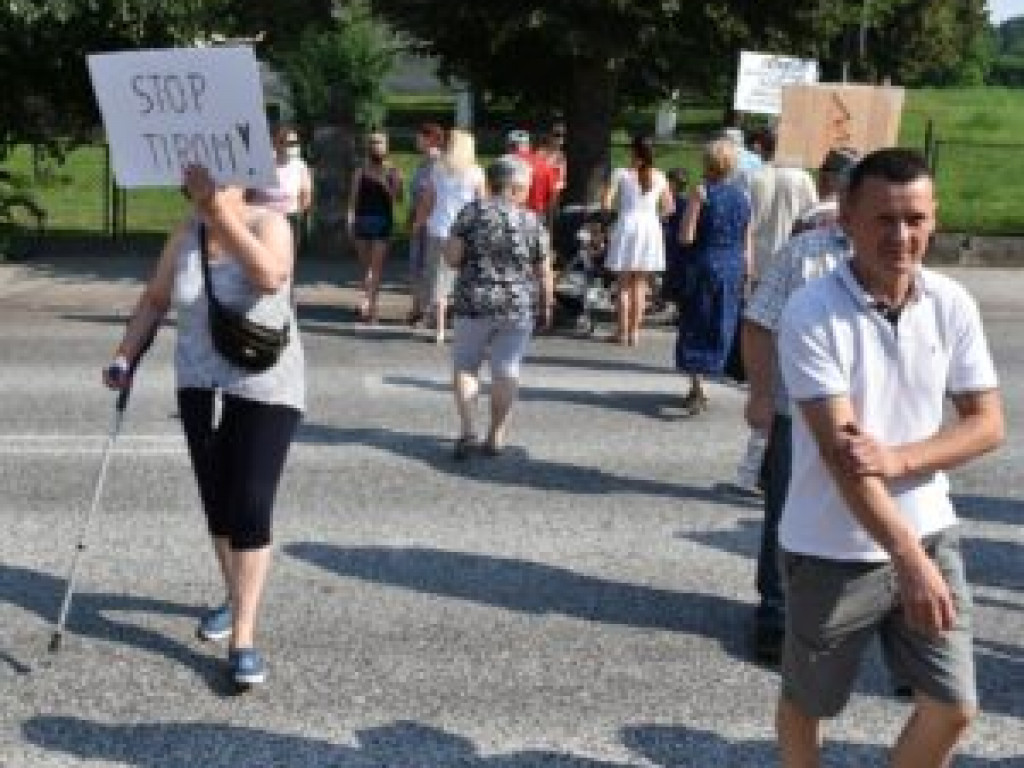Protest w Klimontowie. Mieszkańcy żądają obwodnicy [wideo], [zdjęcia]