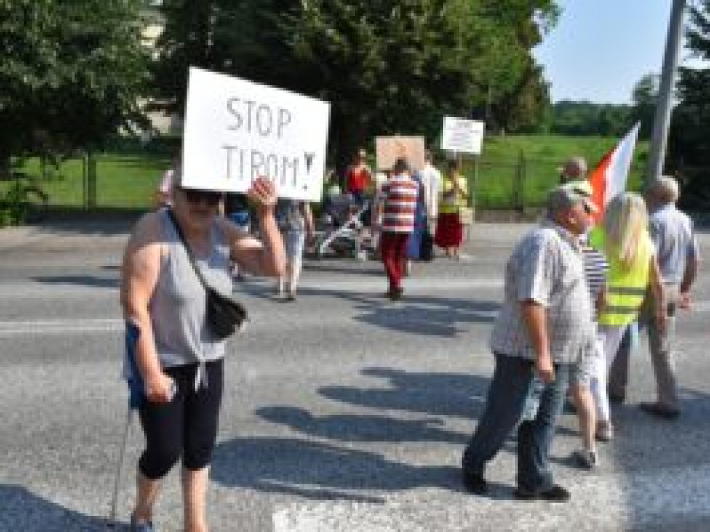 Protest w Klimontowie. Mieszkańcy żądają obwodnicy [wideo], [zdjęcia]