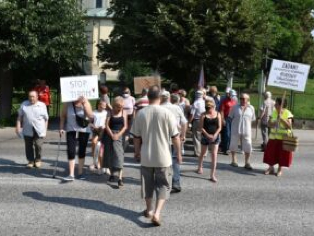 Protest w Klimontowie. Mieszkańcy żądają obwodnicy [wideo], [zdjęcia]