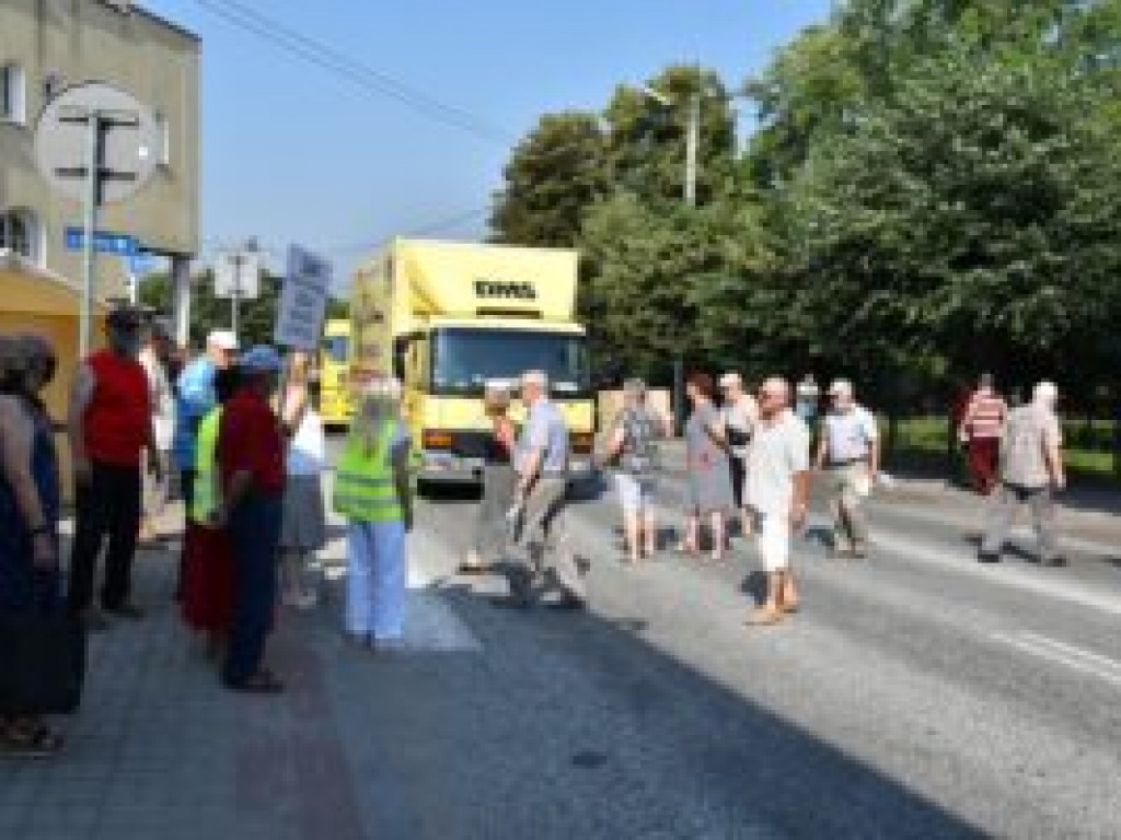 Protest w Klimontowie. Mieszkańcy żądają obwodnicy [wideo], [zdjęcia]