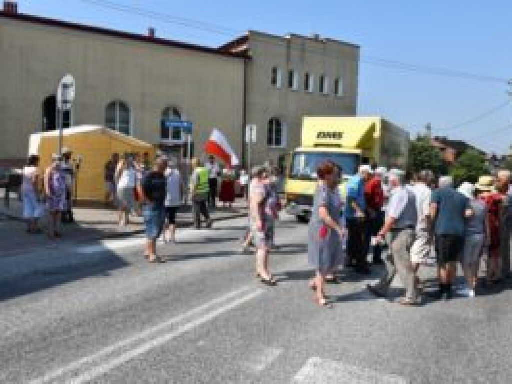 Protest w Klimontowie. Mieszkańcy żądają obwodnicy [wideo], [zdjęcia]