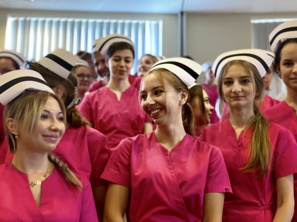 Wzruszająca ceremonia nadania czepków pielęgniarskich w Państwowej Uczelni Zawodowej w Tarnobrzegu [zdjęcia]