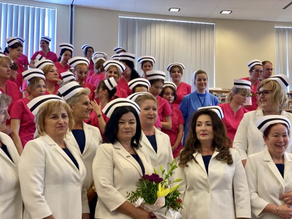 Wzruszająca ceremonia nadania czepków pielęgniarskich w Państwowej Uczelni Zawodowej w Tarnobrzegu [zdjęcia]
