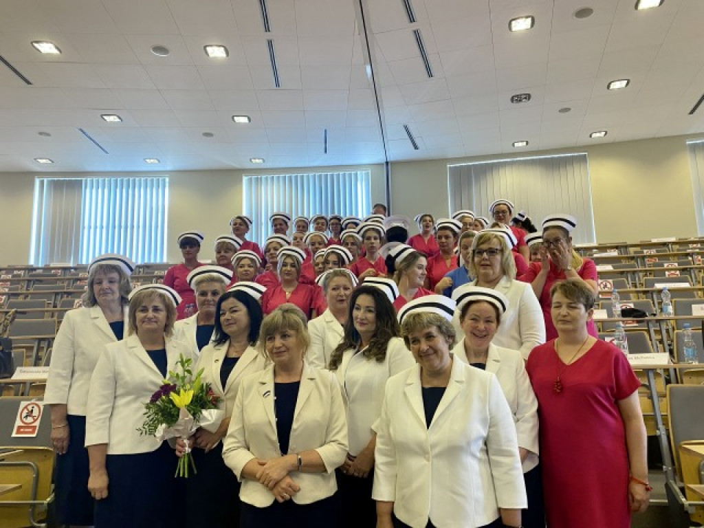 Wzruszająca ceremonia nadania czepków pielęgniarskich w Państwowej Uczelni Zawodowej w Tarnobrzegu [zdjęcia]