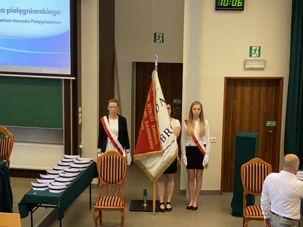 Wzruszająca ceremonia nadania czepków pielęgniarskich w Państwowej Uczelni Zawodowej w Tarnobrzegu [zdjęcia]