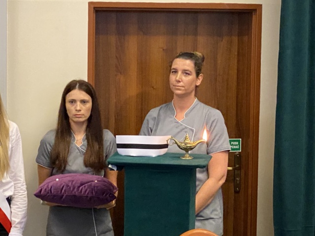Wzruszająca ceremonia nadania czepków pielęgniarskich w Państwowej Uczelni Zawodowej w Tarnobrzegu [zdjęcia]