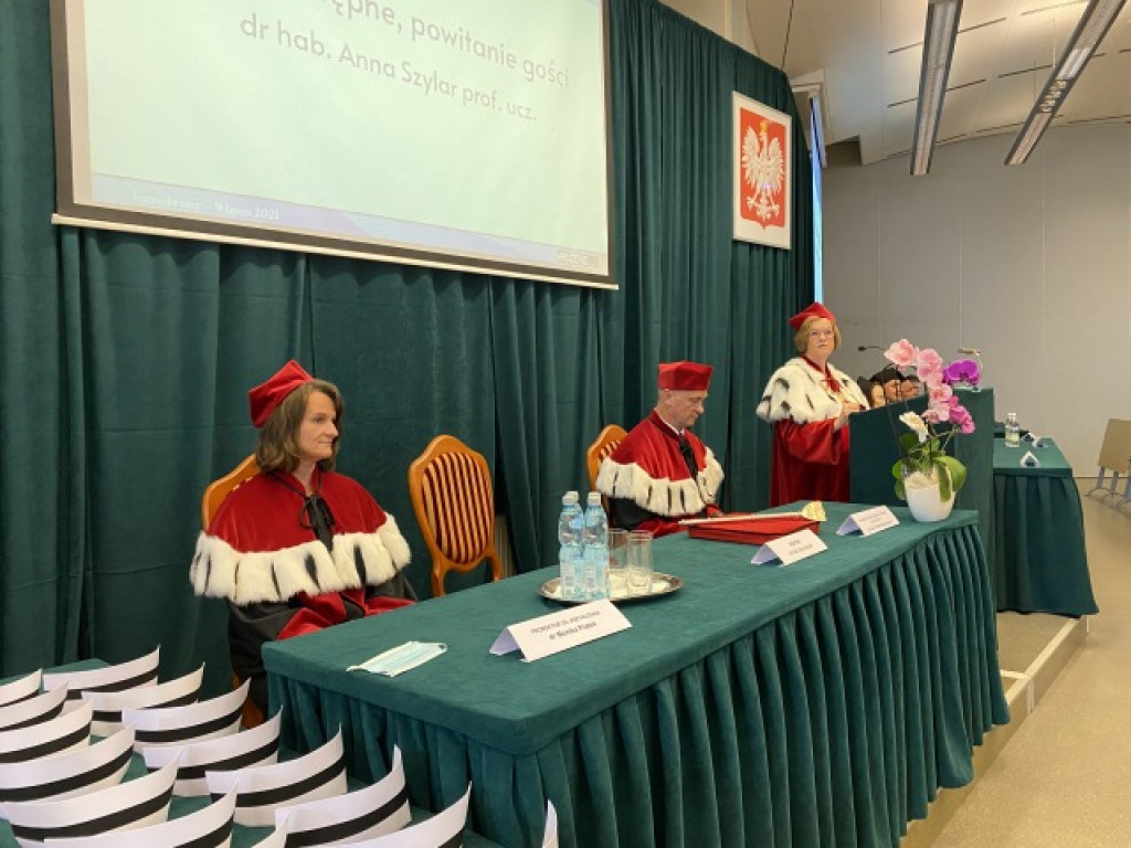 Wzruszająca ceremonia nadania czepków pielęgniarskich w Państwowej Uczelni Zawodowej w Tarnobrzegu [zdjęcia]